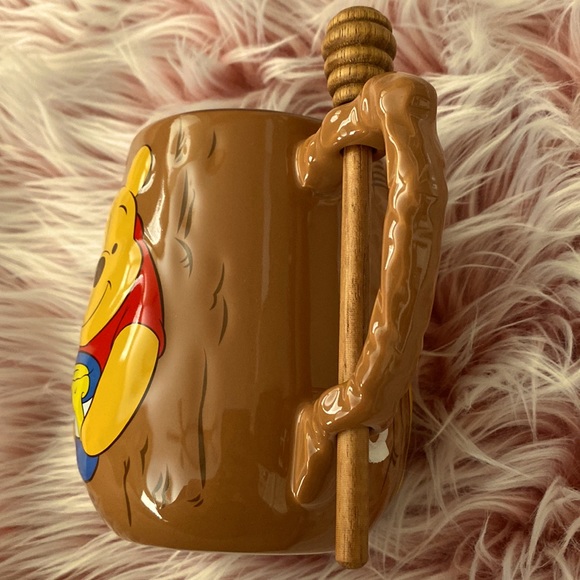 BNWT!✨ Adorable Disney’s Winnie the Pooh Mug with Honey Dipper! 🐻🍯 - Picture 4 of 6